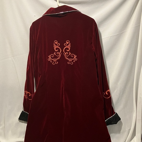 Luxurious Velvet unisex jacket with Embroidery - Picture 5 of 7
